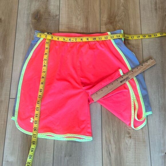 EUC Under Armour Womens Heat Gear Loose Fit Shorts Coral/Yellow/Gray Medium - Picture 4 of 6